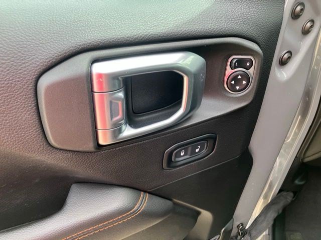 Used 2022 Sting-Gray Clearcoat Jeep Mojave image 9