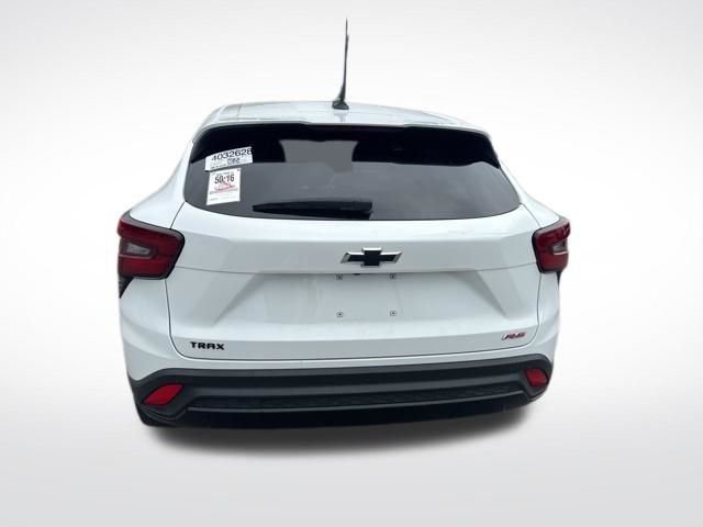 Used 2025 White Chevrolet 1RS image 4