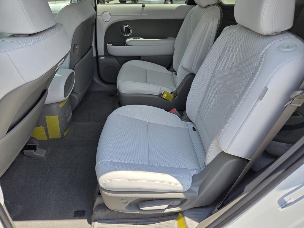 New 2026 White Hyundai Blue SEL 7P image 17