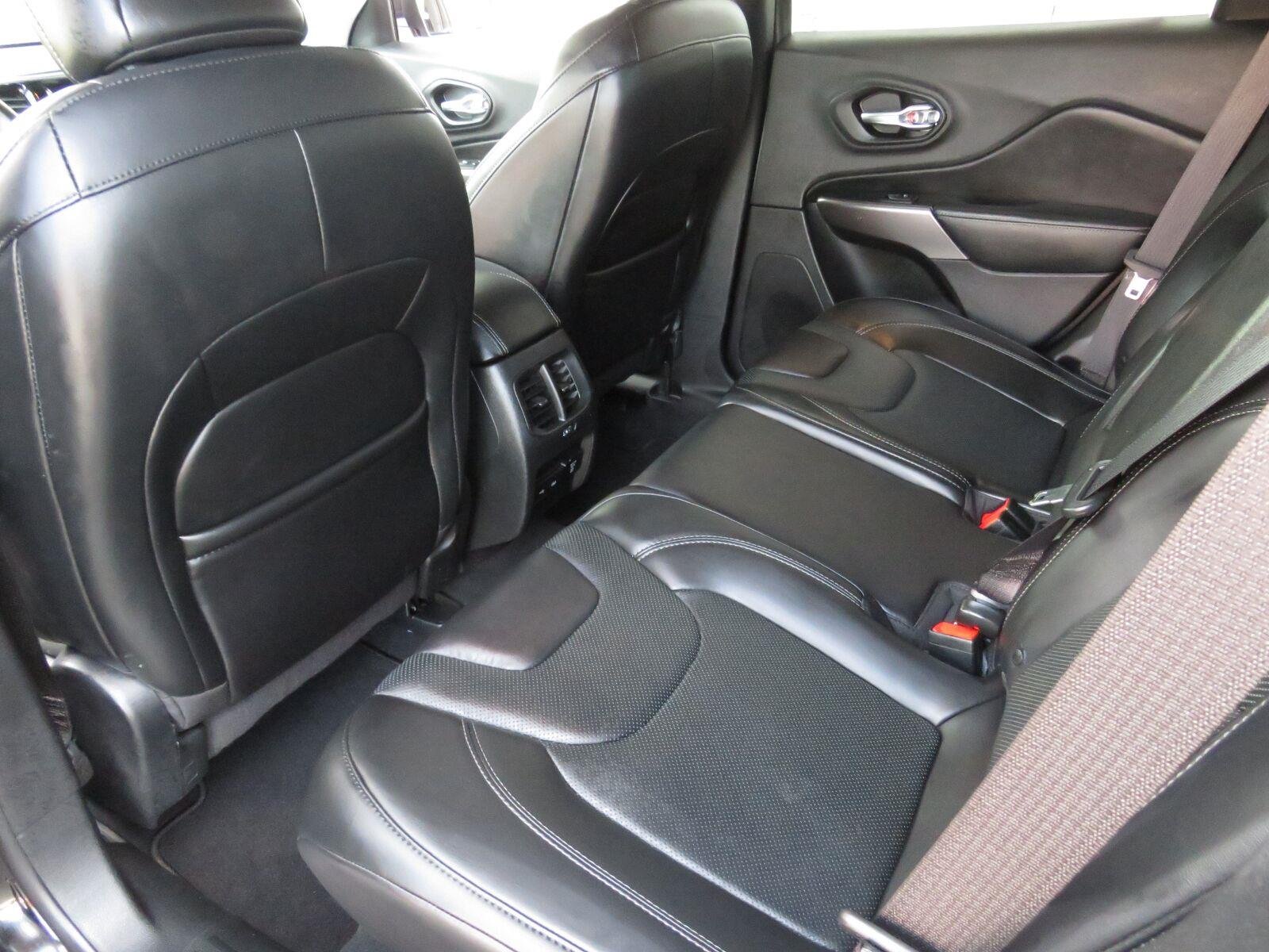 Used 2019 Diamond Black Crystal Pearlcoat Jeep Limited image 26