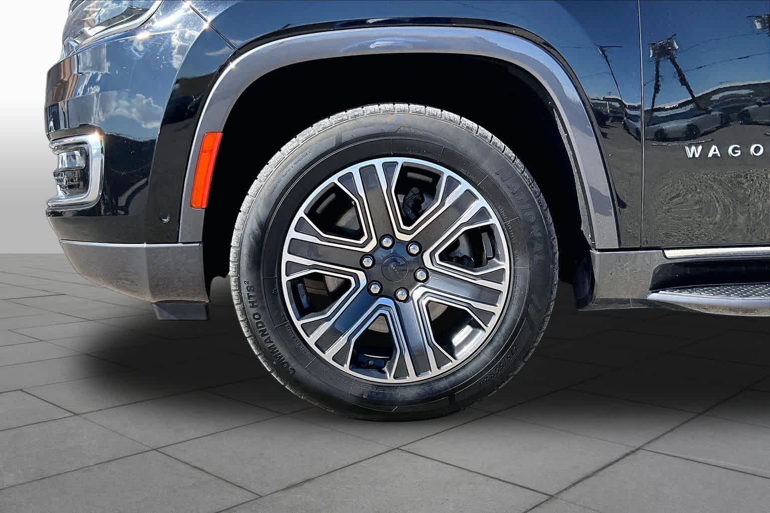 Used 2022 Diamond Black Crystal Pearlcoat Jeep Series III image 10
