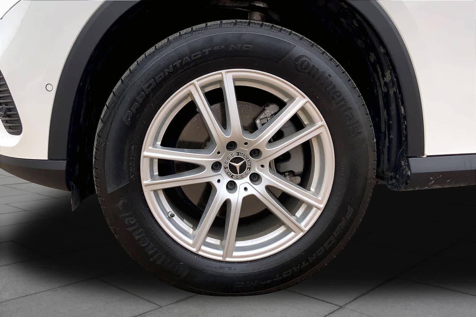 Used 2025 Polar White Mercedes-Benz GLC 300 image 11