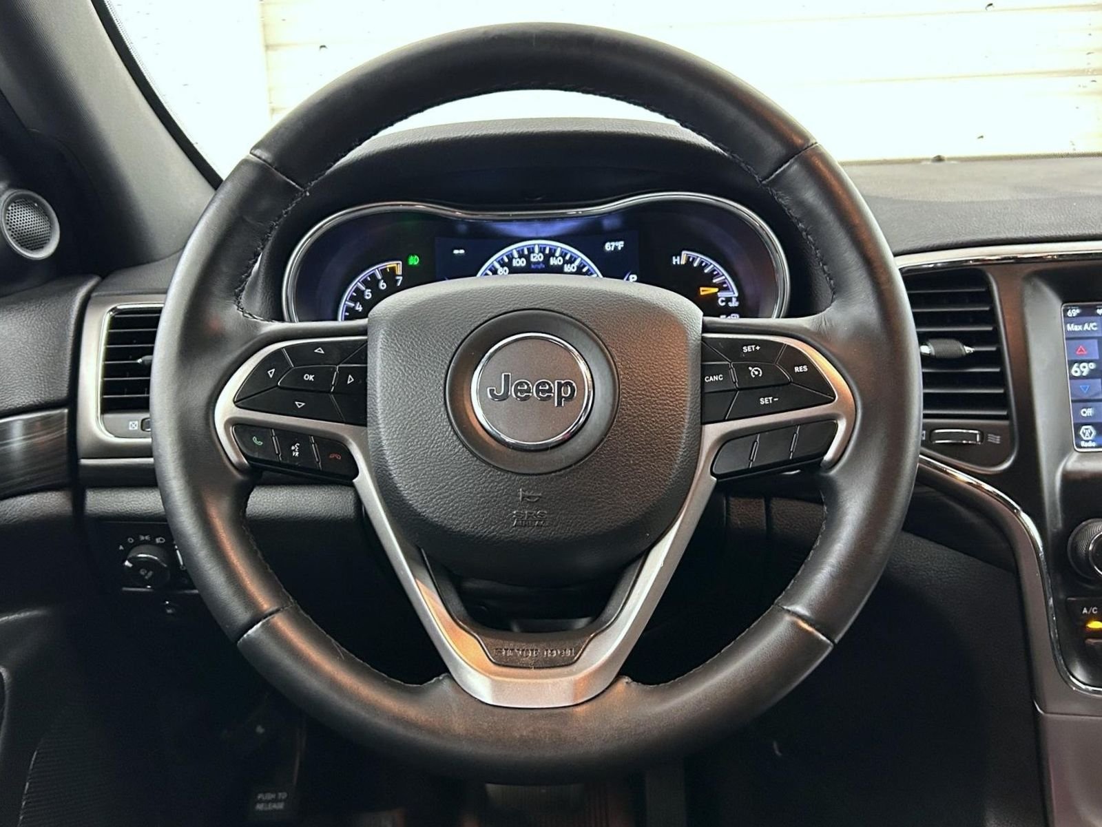 Used 2019 Silver Jeep Laredo E image 11