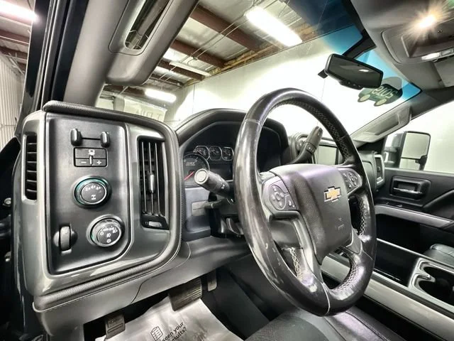2019 Chevrolet Silverado 2500HD LTZ - Photo 10