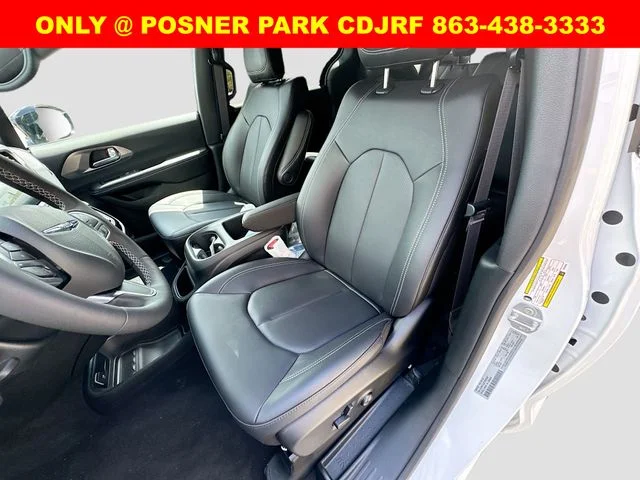 New 2026 Bright White Clear-Coat Exterior Paint Chrysler  image 19