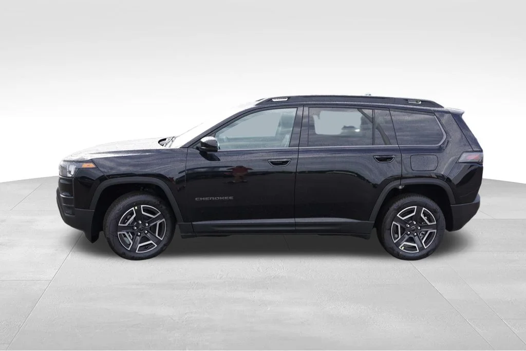 New 2026 Diamond Black Crystal Pearlcoat Jeep Limited image 6