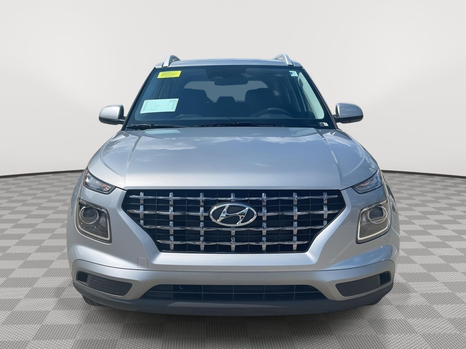 New 2026 Shimmering Silver Hyundai SEL image 2