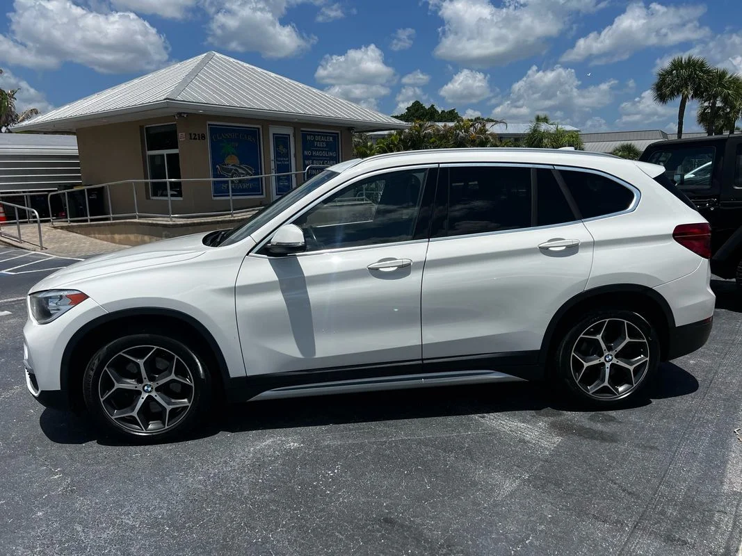 Used 2018  BMW xDrive28i image 3