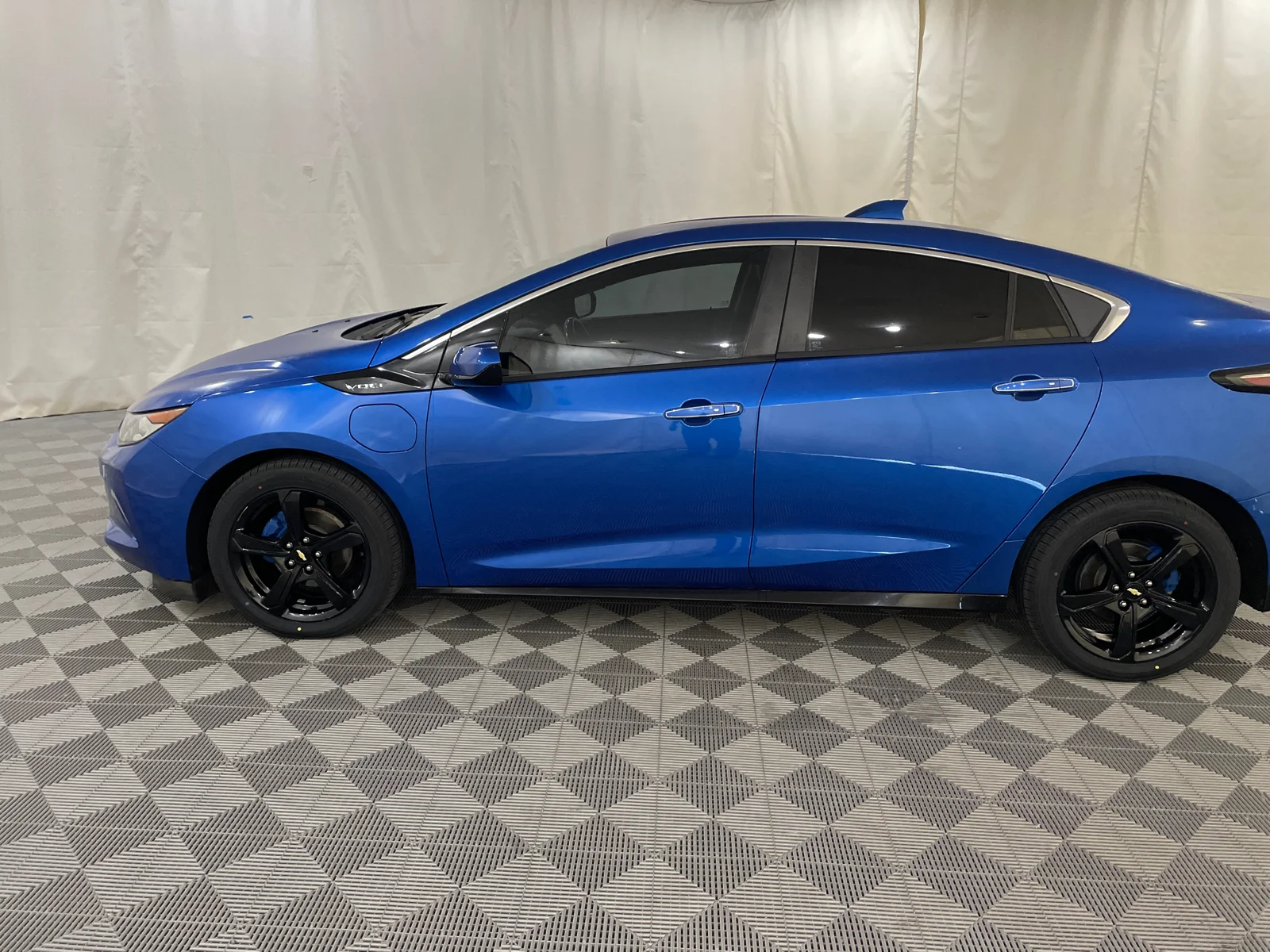 Used 2018 Kinetic Blue Metallic Chevrolet LT image 7