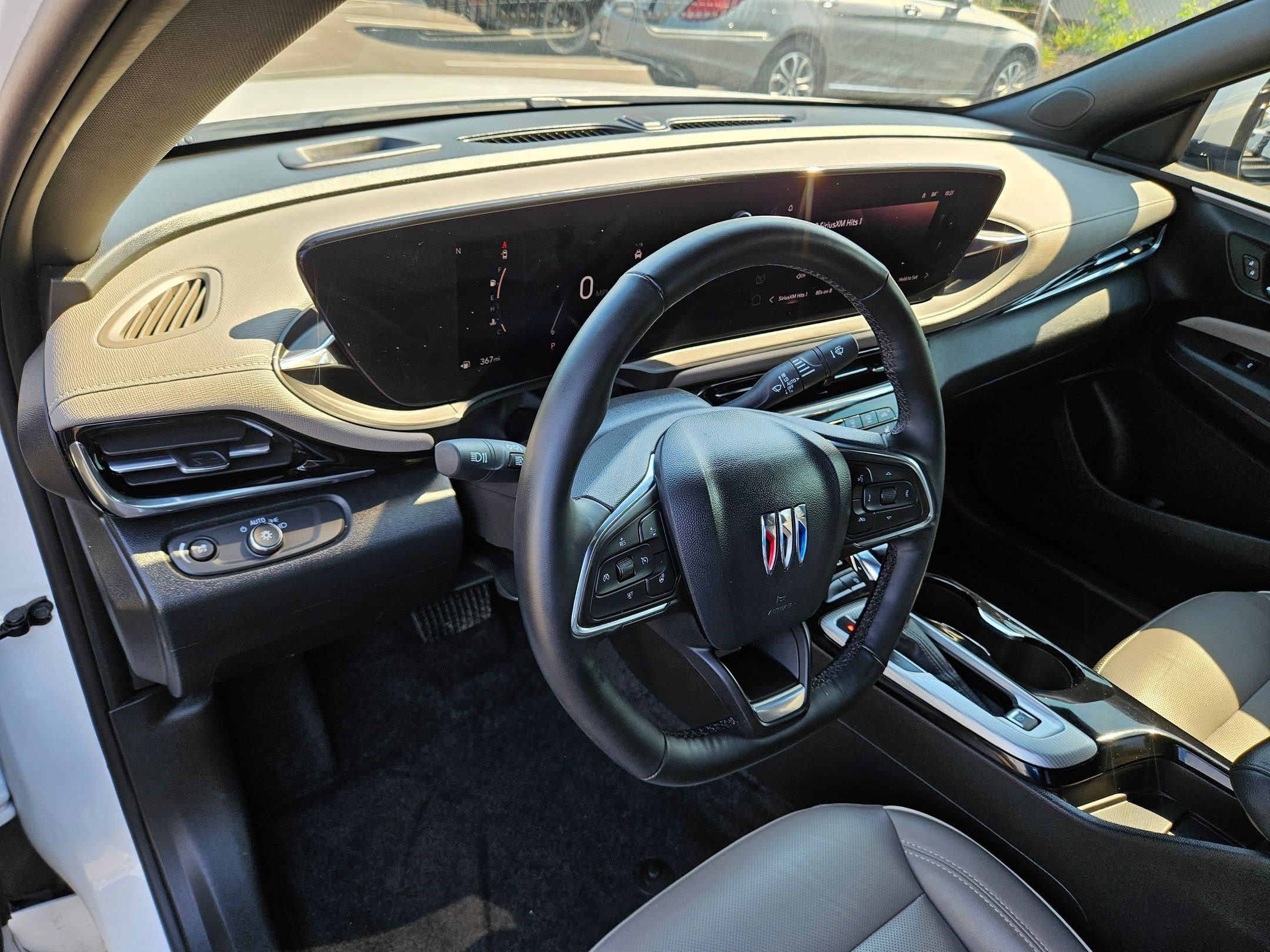 Used 2025 White Frost Tricoat Buick Avenir image 16