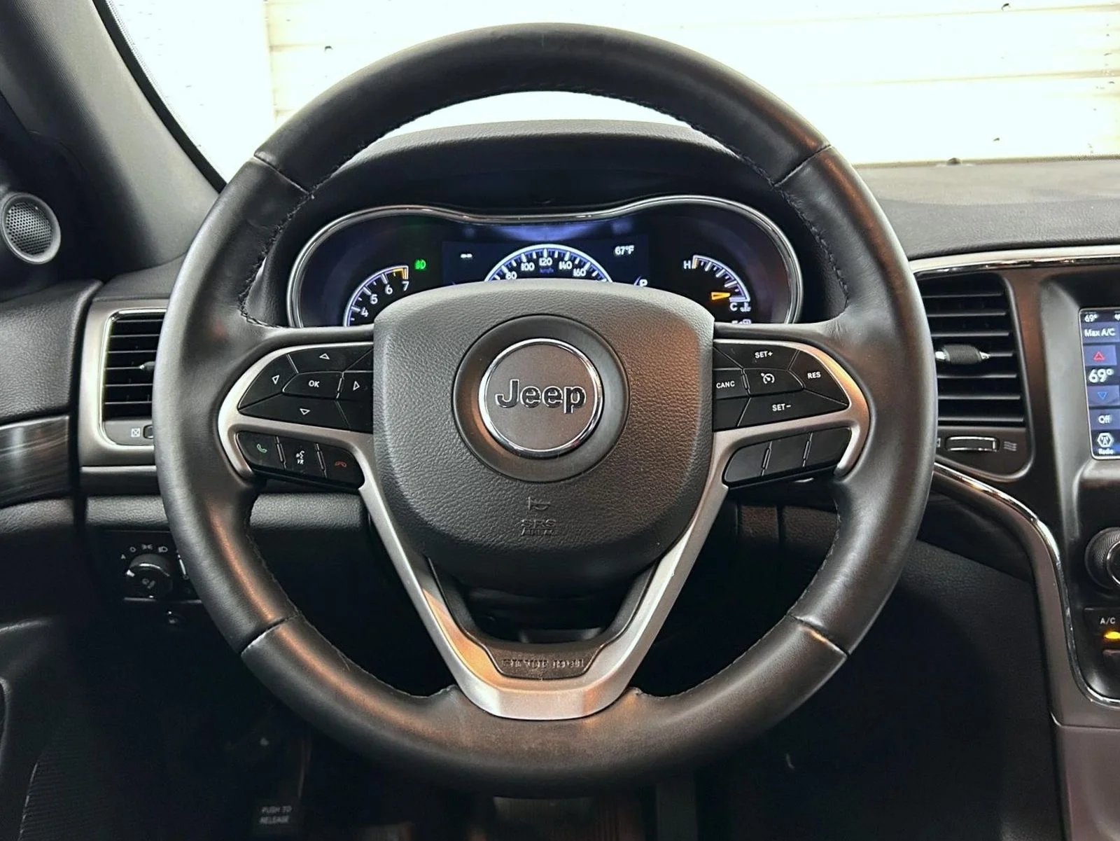 Used 2019 Silver Jeep Laredo E image 11
