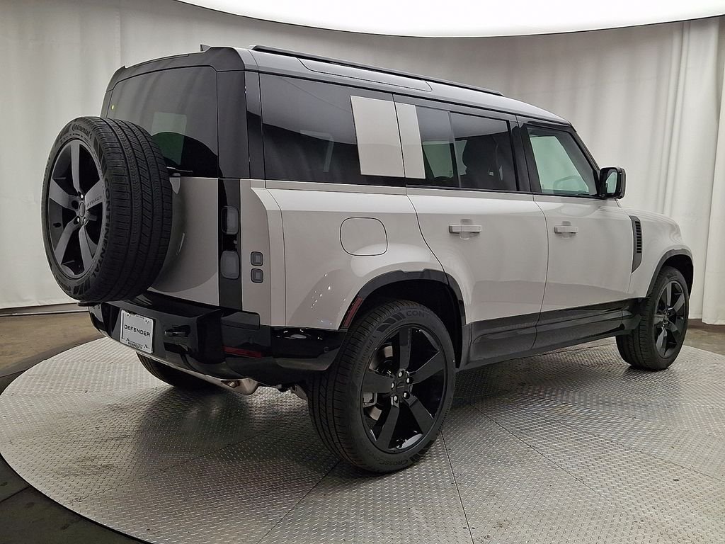New 2026 Borasco Grey Metallic Land Rover X-Dynamic SE image 3