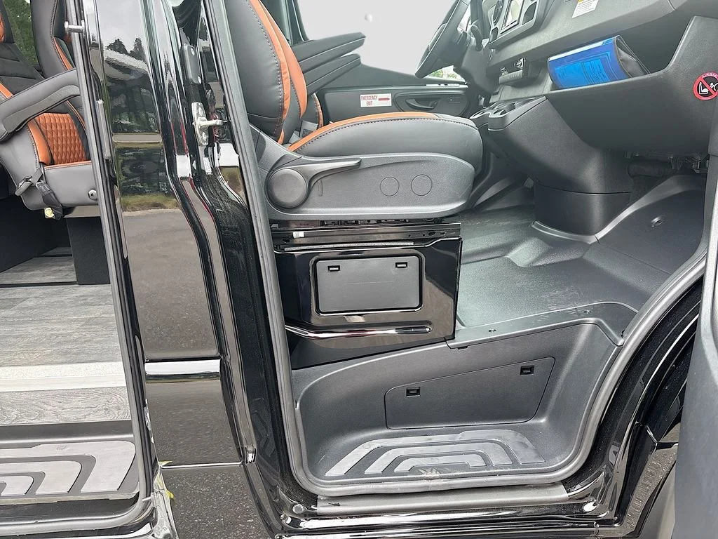 New 2025 Obsidian Black Metallic Mercedes-Benz 15 Passenger Sliding Door image 31