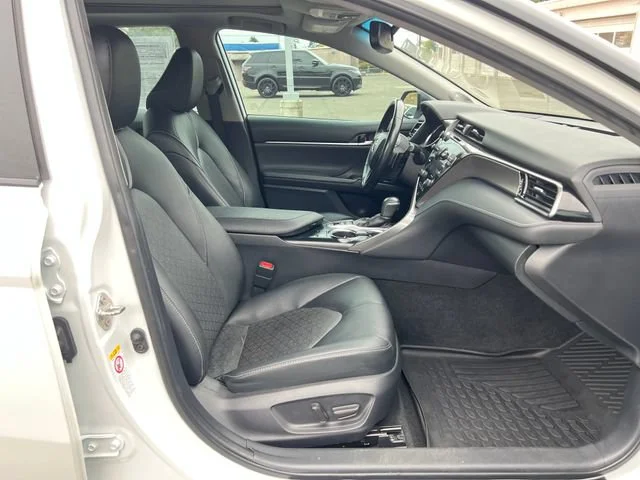 Used 2019 Wind Chill Pearl/Midnight Black Metallic Toyota XSE V6 image 9