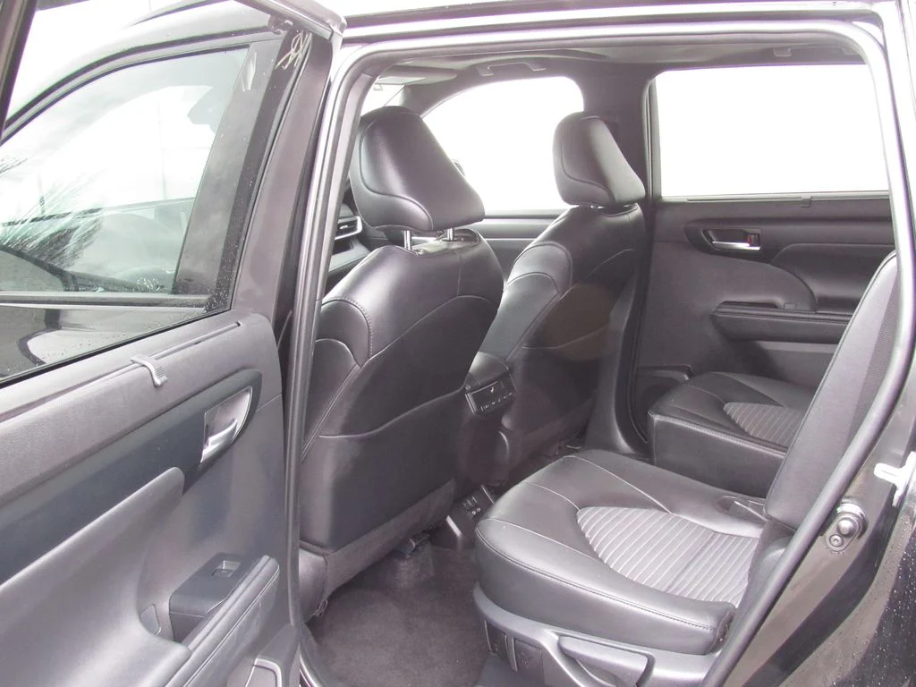 2025 Toyota Highlander XSE - Photo 13