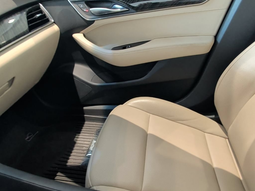 Used 2020 SHADOW METALLIC Cadillac Premium Luxury image 17