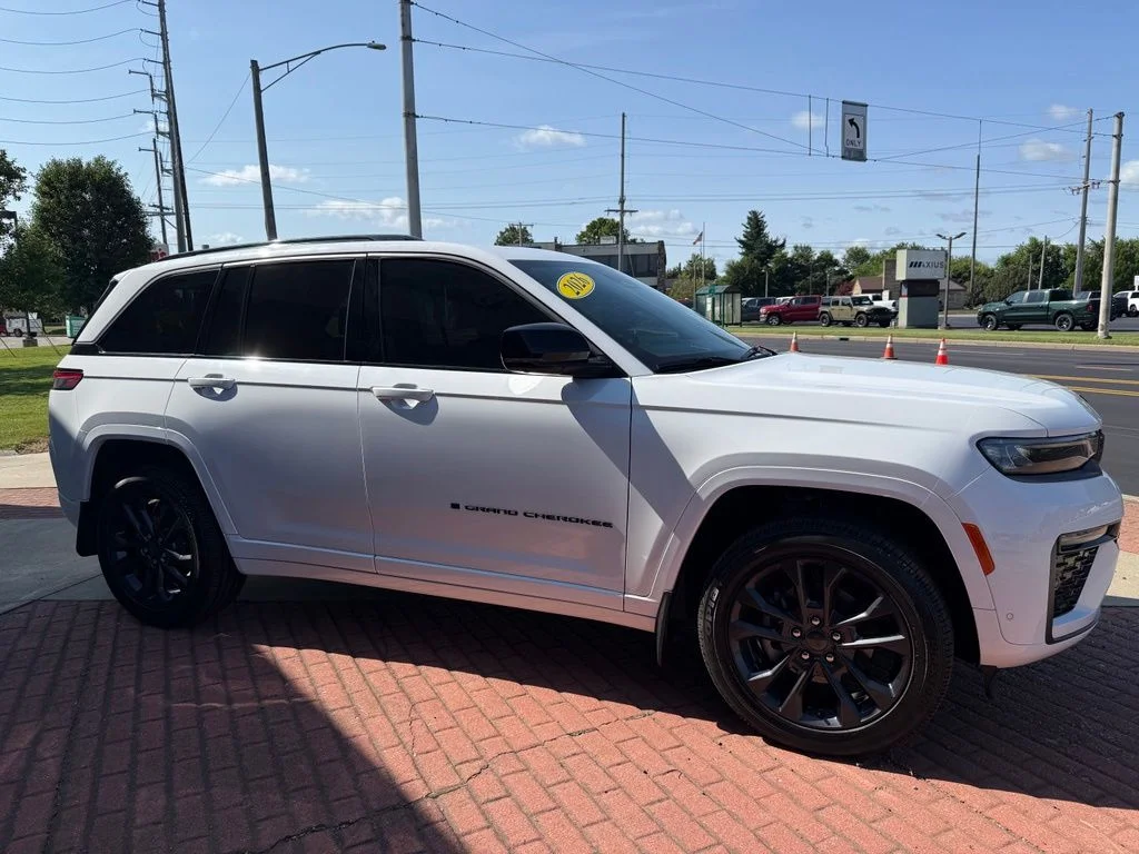 Used 2026 White Jeep Limited Reserve image 5