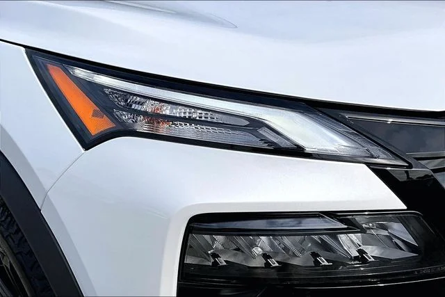 New 2026 Everest White Pearl TriCoat Nissan Rock Creek® image 15
