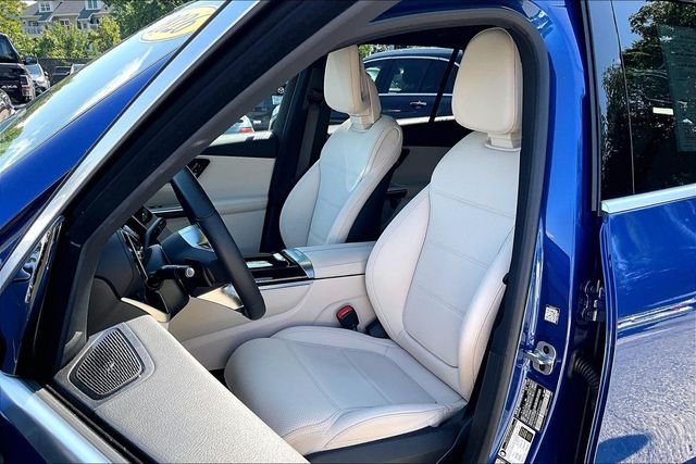 Used 2026 Blue Mercedes-Benz GLC 300 image 6