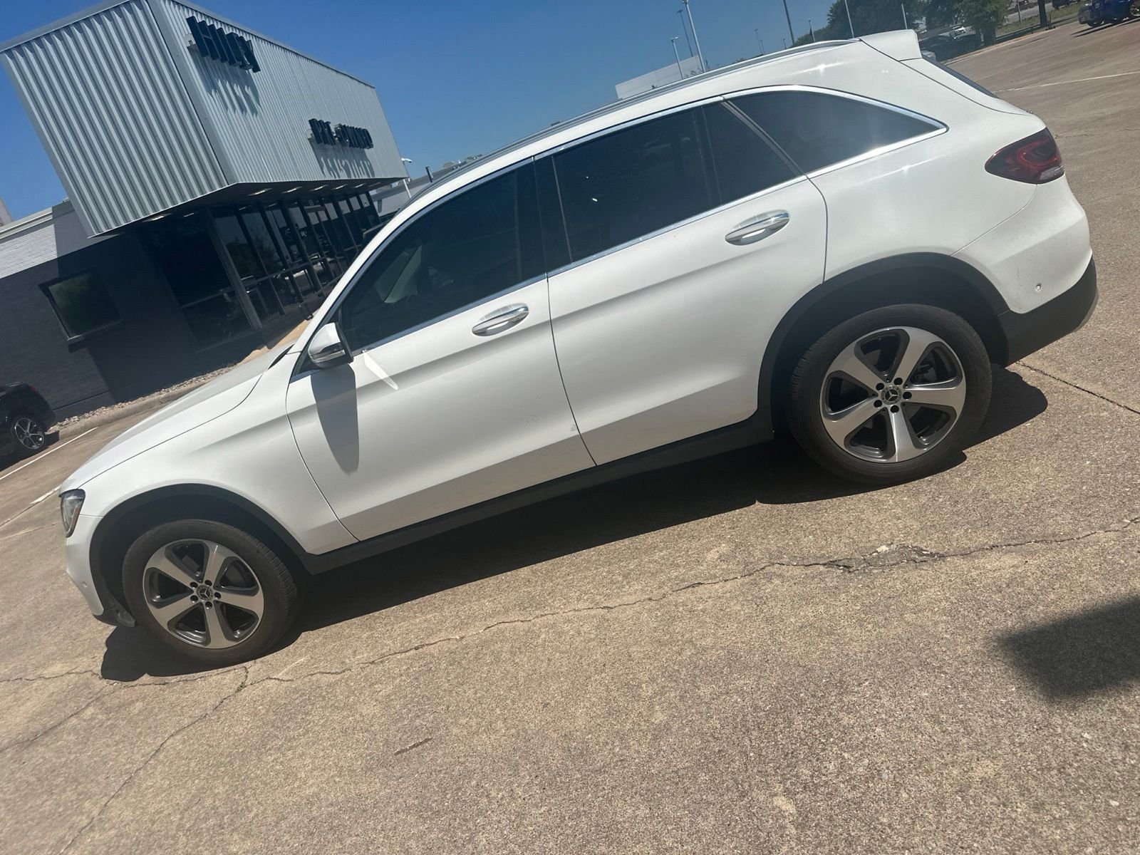 Used 2022  Mercedes-Benz GLC 300 image 4