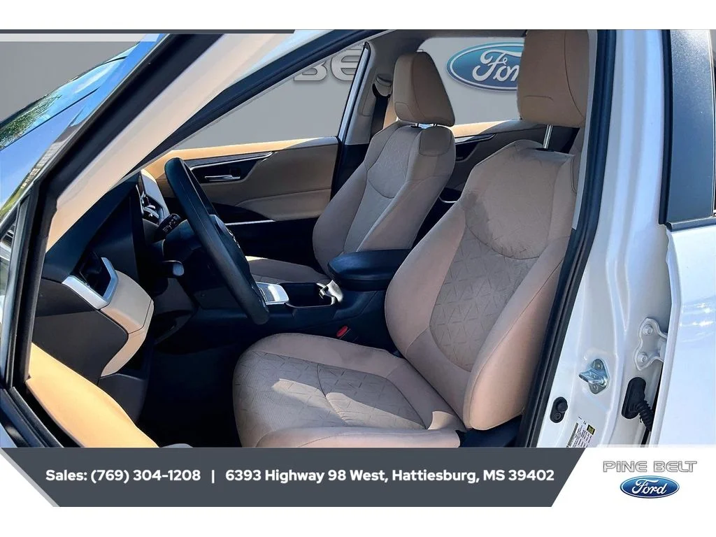 Used 2024 Ice Cap Toyota XLE image 19