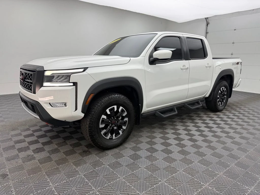 Used 2024 White Nissan PRO-4X image 13