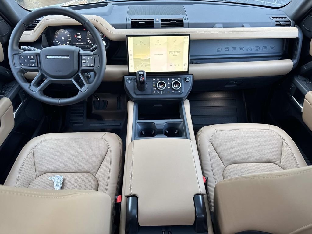 New 2026 Santorini Black Land Rover X-Dynamic SE image 17