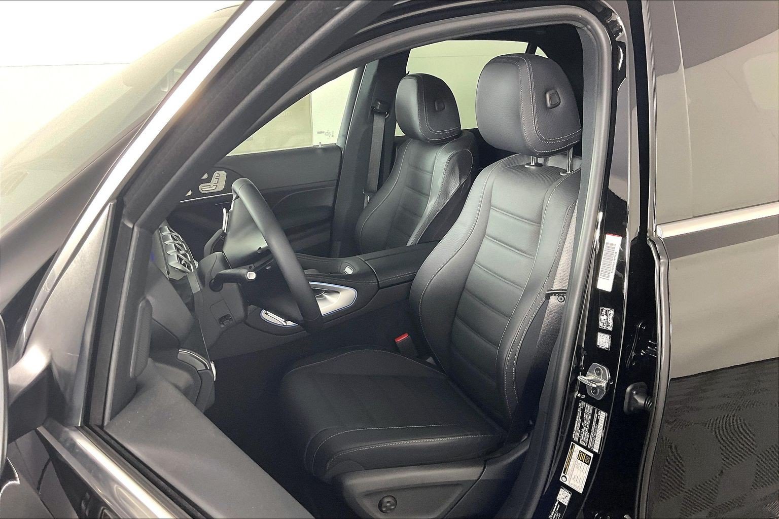 New 2026 Obsidian Black Metallic Mercedes-Benz GLE 580 image 7