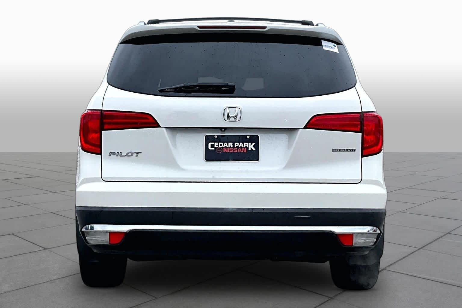 Used 2016 White Diamond Pearl Honda Touring image 5