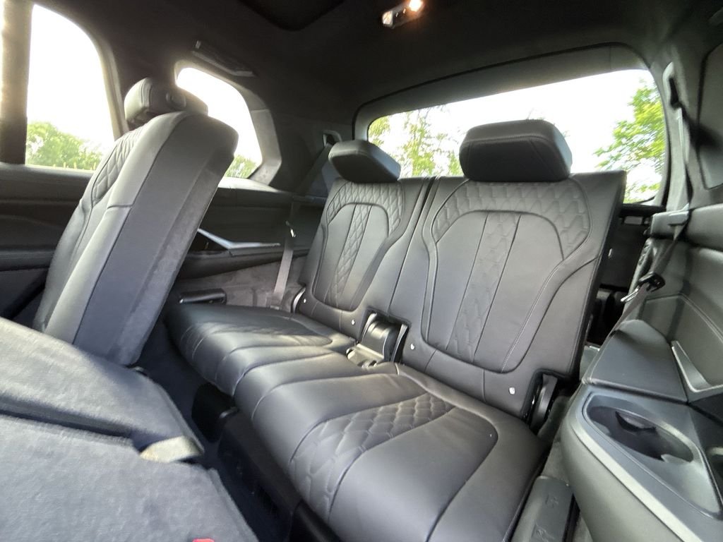 New 2026 Tanzanite Blue II Metallic BMW ALPINA XB7 image 27