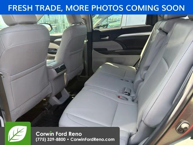 Used 2017 Jade Metallic Toyota XLE image 10