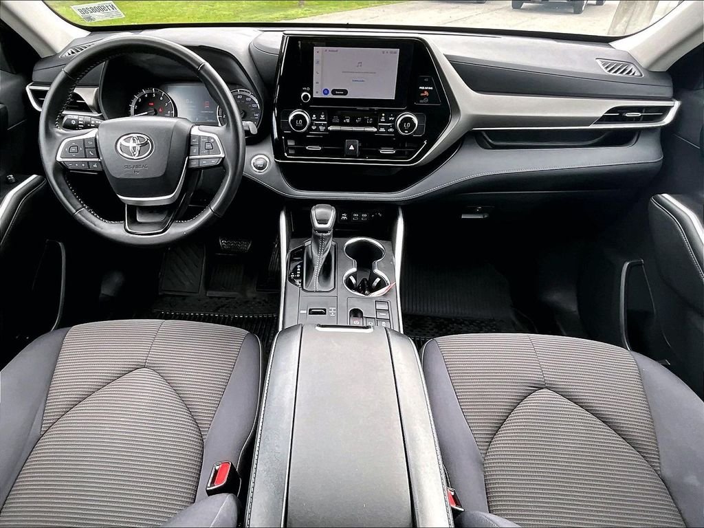 Used 2023 Silver Toyota LE image 22