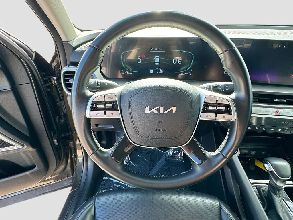 Used 2025 Dark Moss Kia S image 10