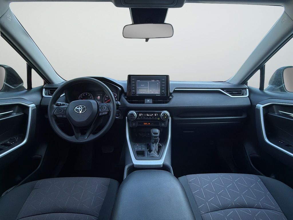 Used 2020 Silver Toyota XLE image 10