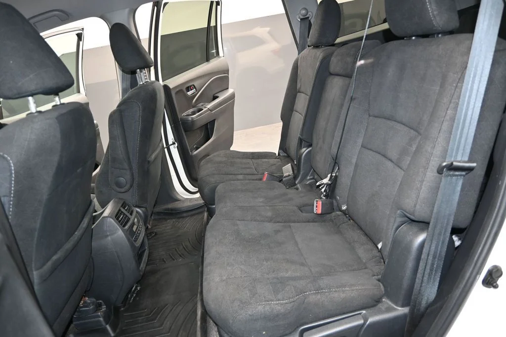 Used 2019 White Diamond Pearl Honda EX image 14