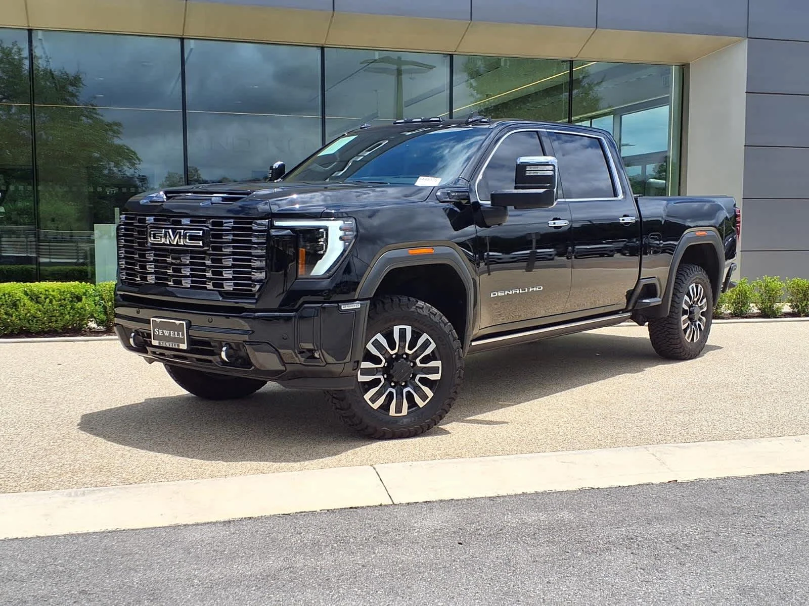 2025 GMC Sierra 4WD Crew Cab Long Box Denali Ultimate's photo