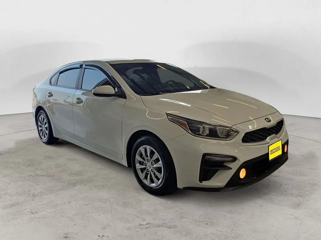 Used 2021 White Kia FE image 3