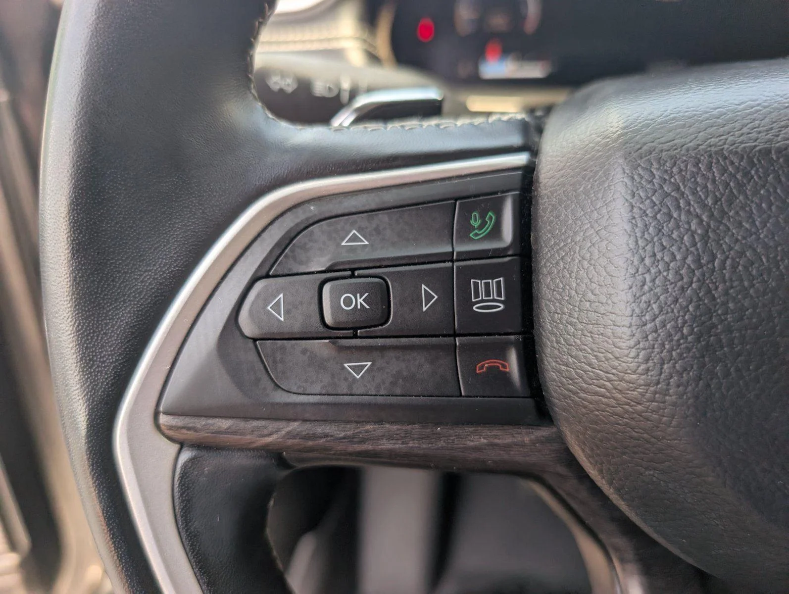 Used 2022 Rocky Mountain Pearlcoat Jeep Limited image 27