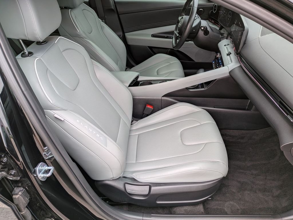 2025 Hyundai Elantra Limited - Photo 28