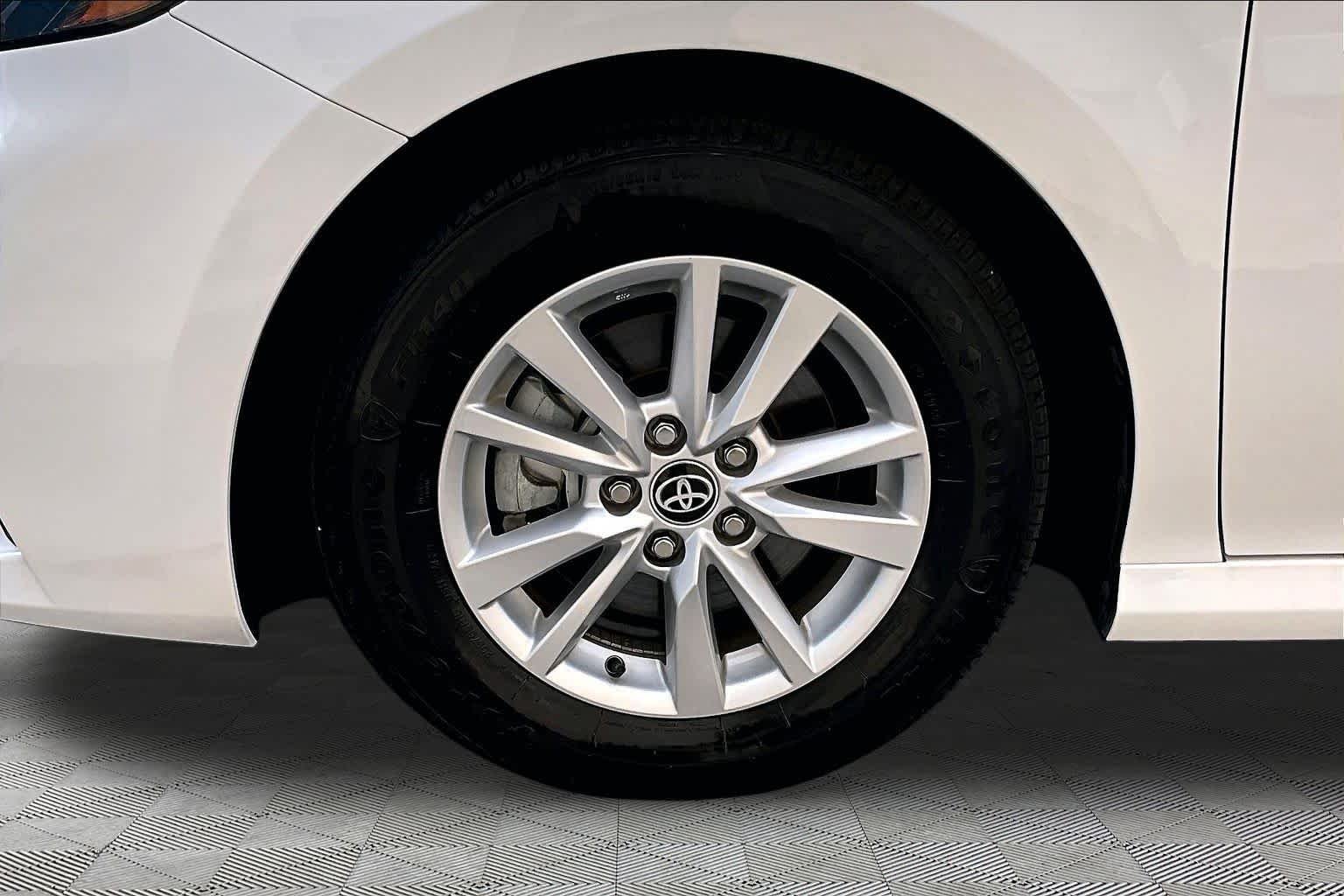 Used 2025 Ice Cap Toyota LE image 11