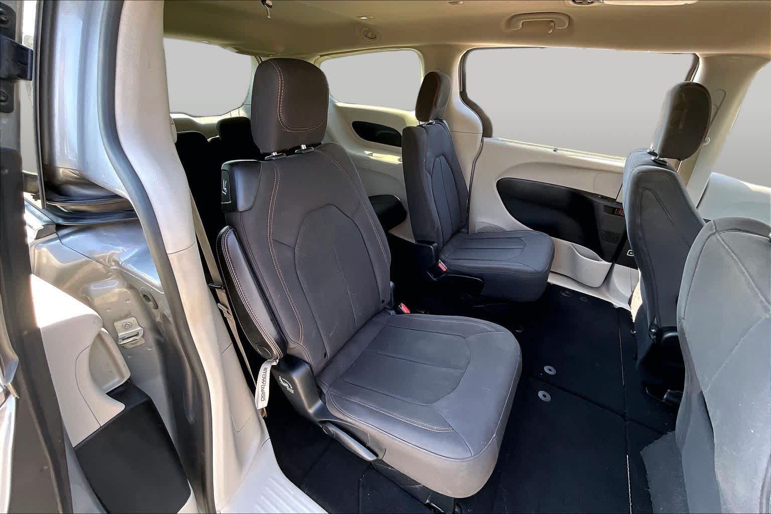 Used 2019 Billet Silver Metallic Clearcoat Chrysler Touring Plus image 18