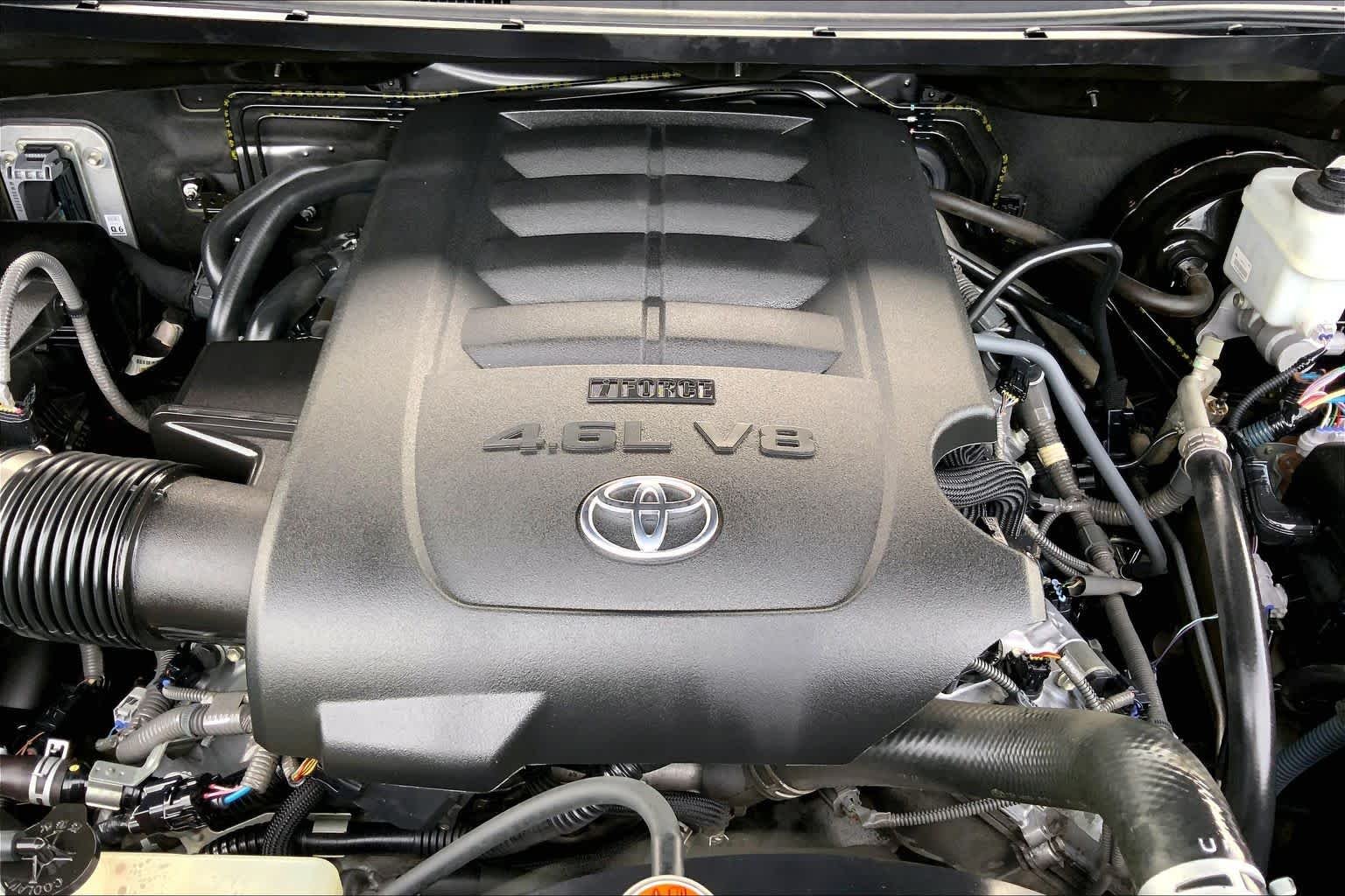 Used 2018 Magnetic Gray Metallic Toyota SR5 image 33