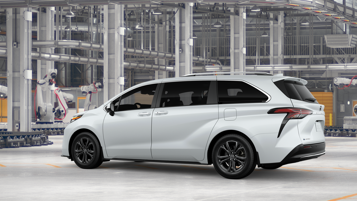 New 2026 Wind Chill Pearl Toyota Platinum image 5