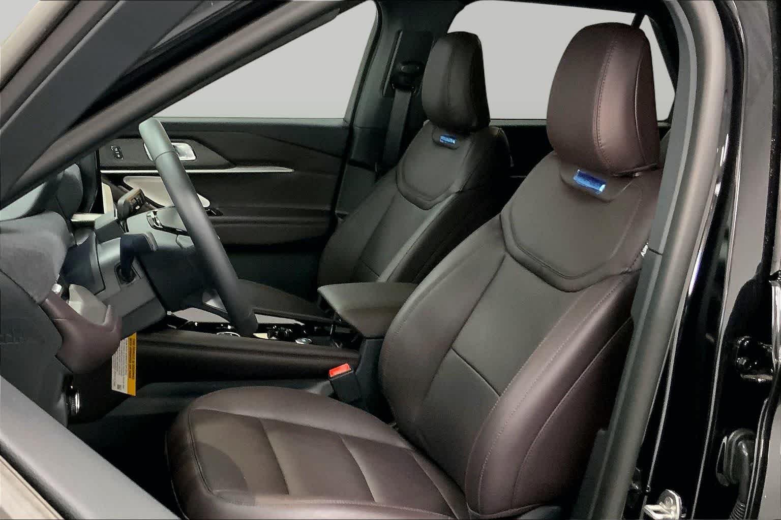 New 2026 Agate Black Metallic Ford Platinum™ image 8