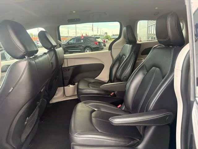 Certified Used 2023 Gray Clearcoat Chrysler Touring L image 18