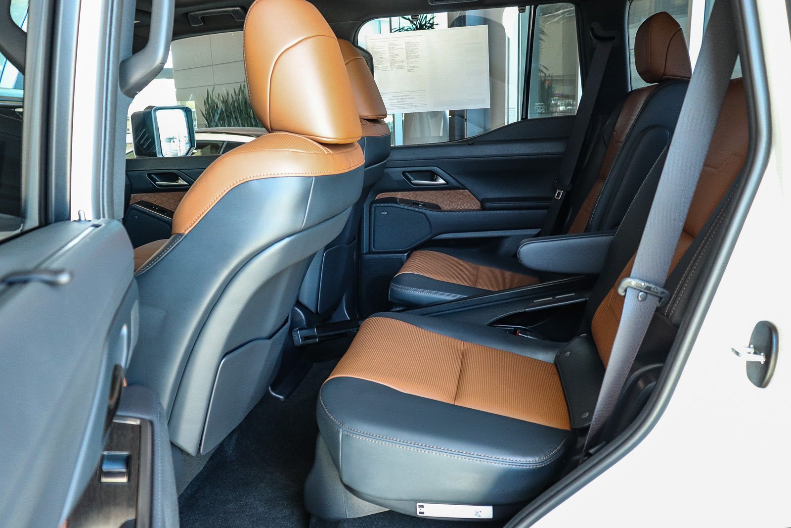 Certified Used 2026 White Lexus 550 Luxury image 14
