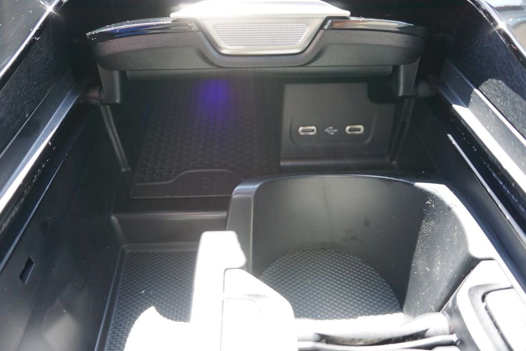 2025 Mercedes-Benz C-Class Sedan C 300 - Photo 35