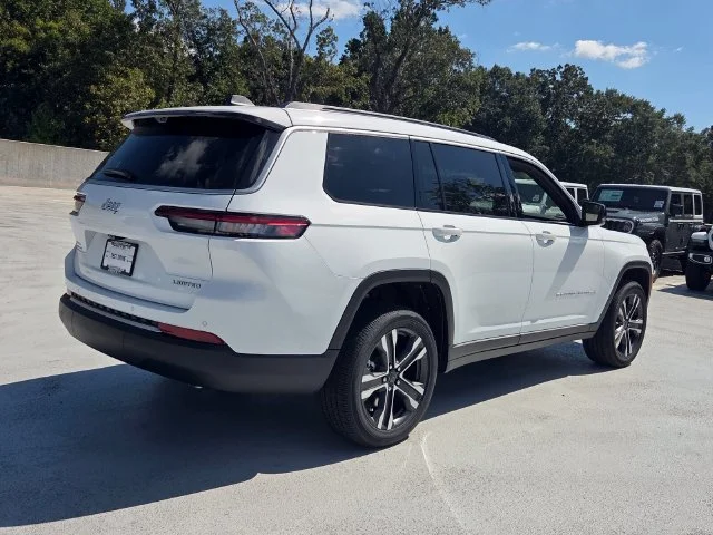 New 2027 Bright White Clear-Coat Paint Jeep Limited image 9
