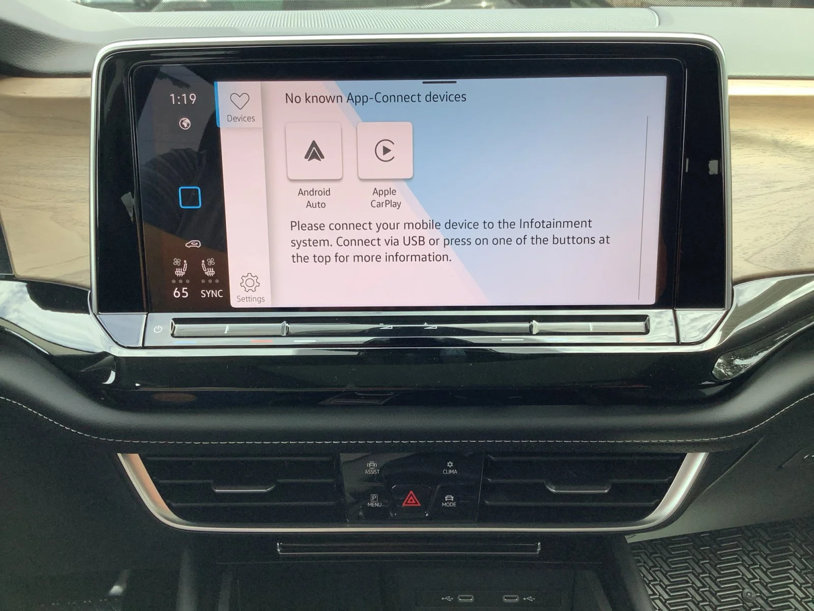 New 2026 OPAL WHITE Volkswagen 2.0T SE w/Technology image 16