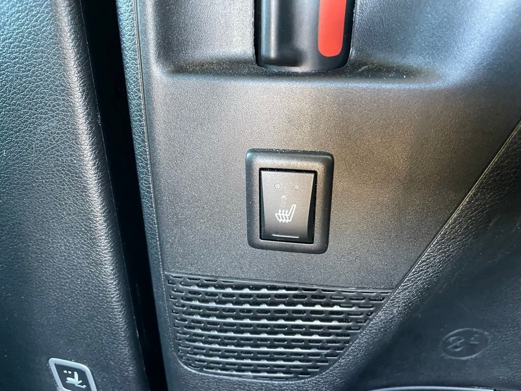 Used 2025 White Chrysler Limited image 56